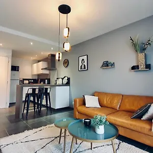 https://le-continental-beau-t2-plein-centre-parking.hotels-rhonealpes.com